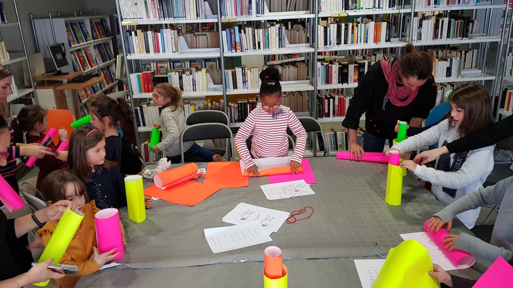 atelier magie pour une vingtaine de participants à la bibliothèque de Beaumont